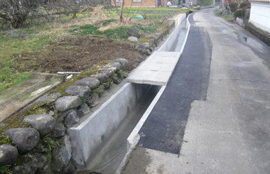 三代寺地内水路修繕工事
