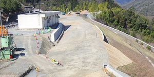 鳥取自動車道川中地区外改良工事