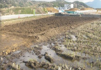 耕土の敷均し