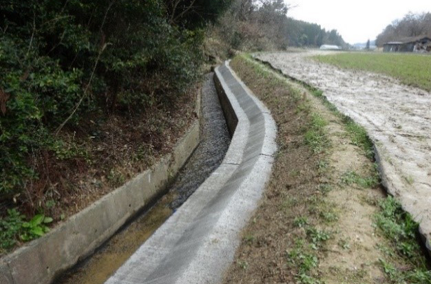 田んぼ周りの水路補修